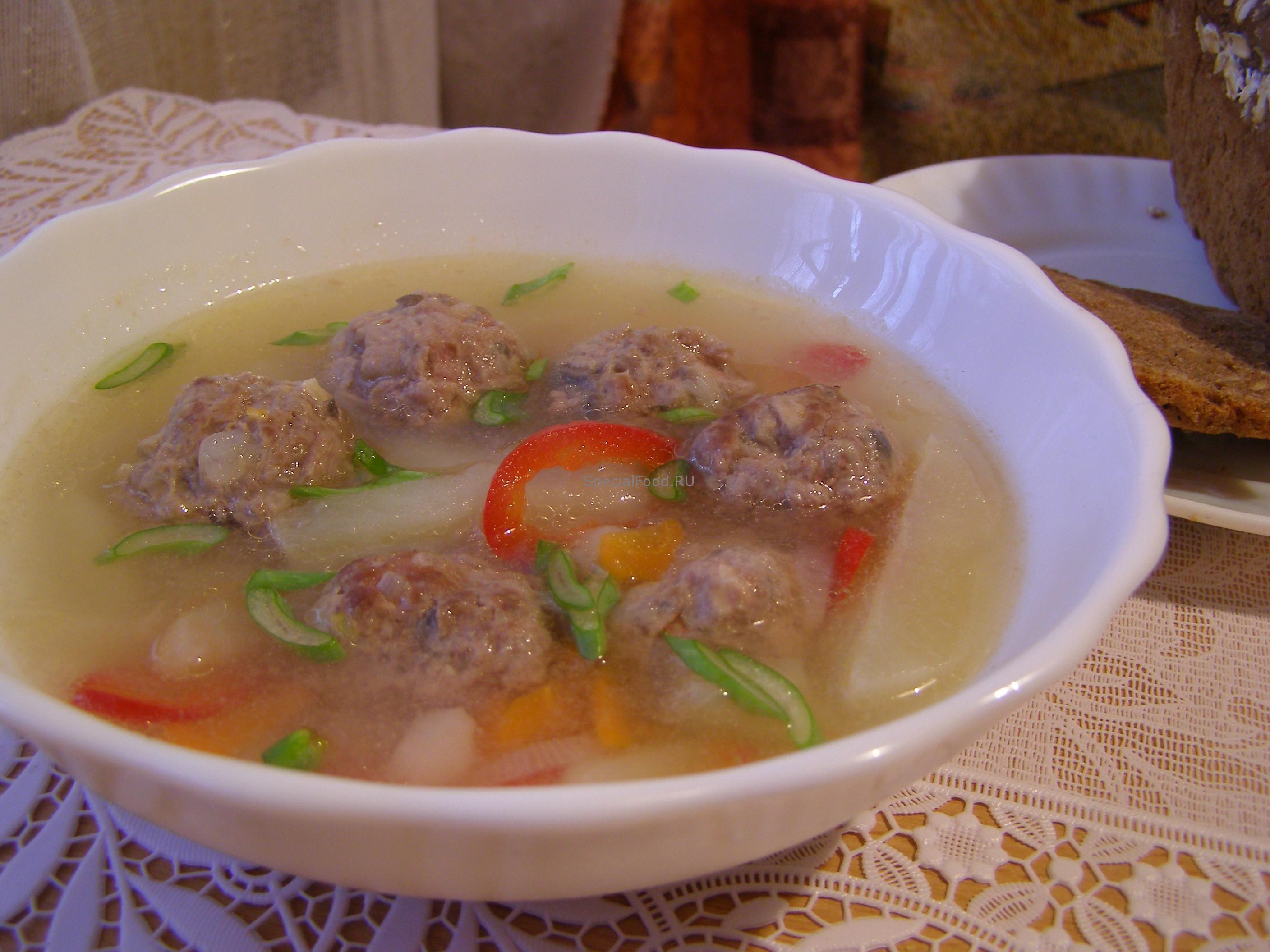 Суп с фрикадельками из мяса и грибов