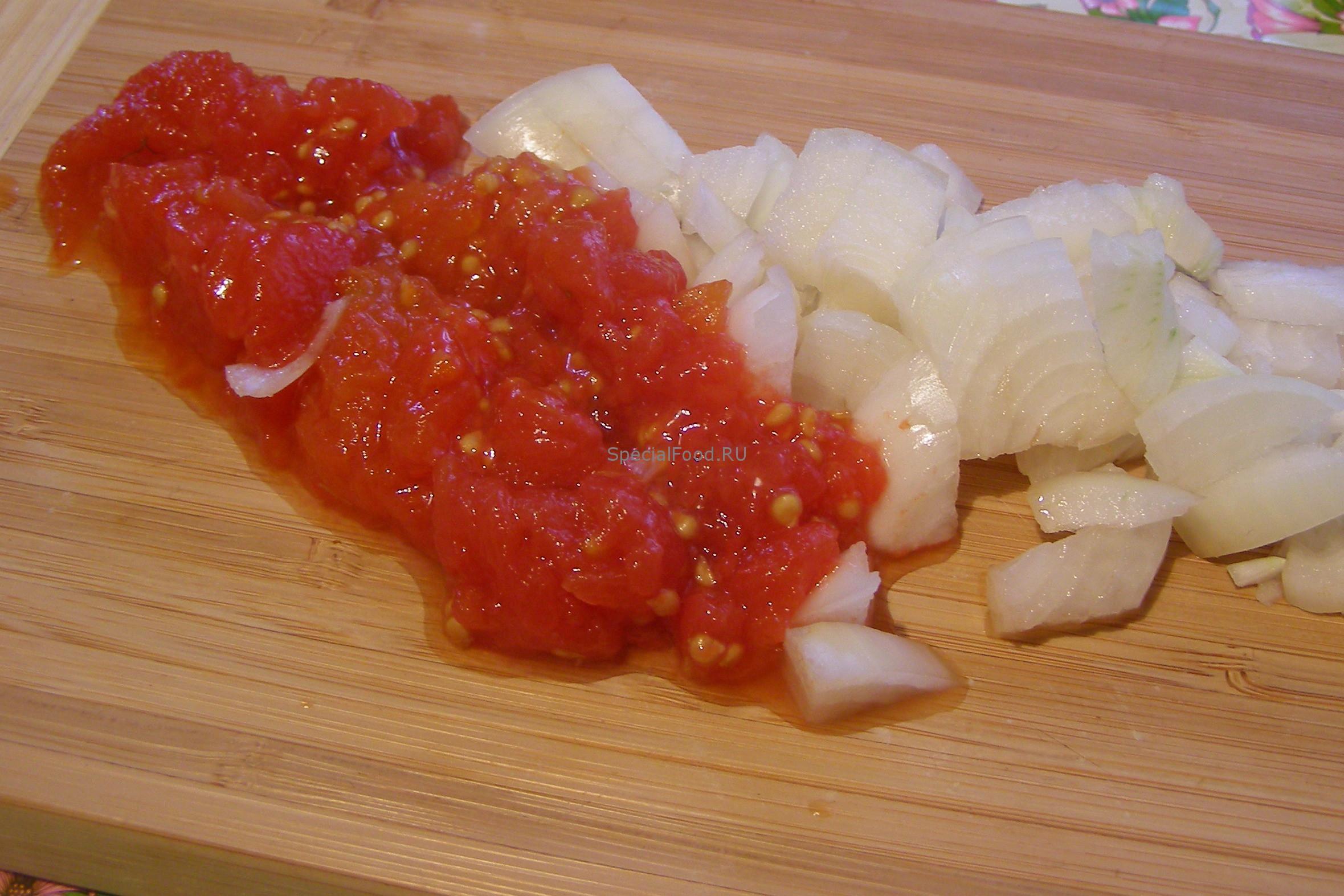 Консервированные помидорки и лук