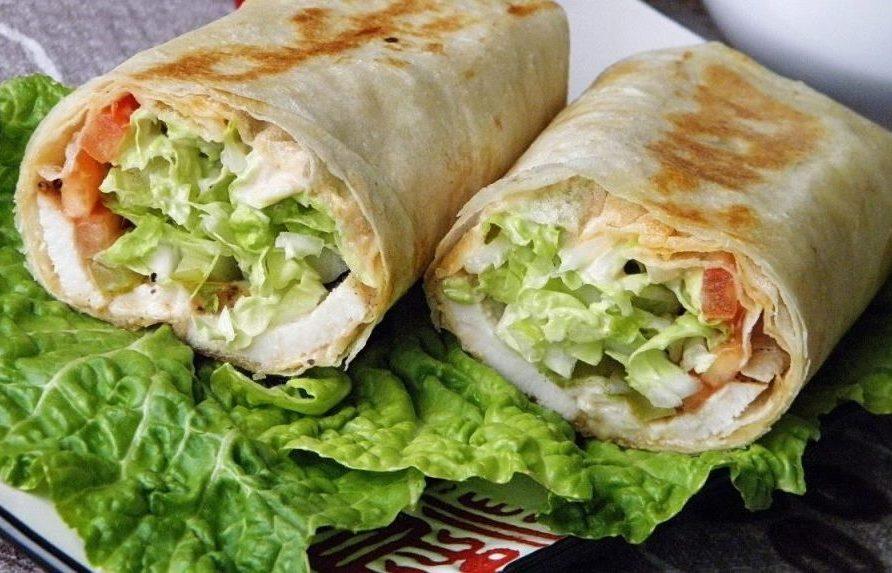 Шаурма диетическая с курицей и пекинской капустой