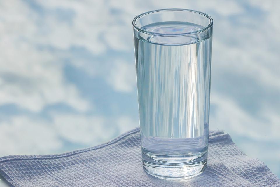стакан с водой
