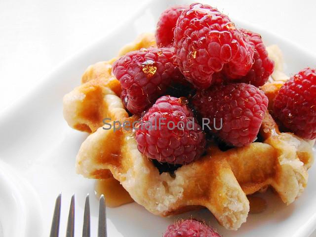 Вафли с малиной