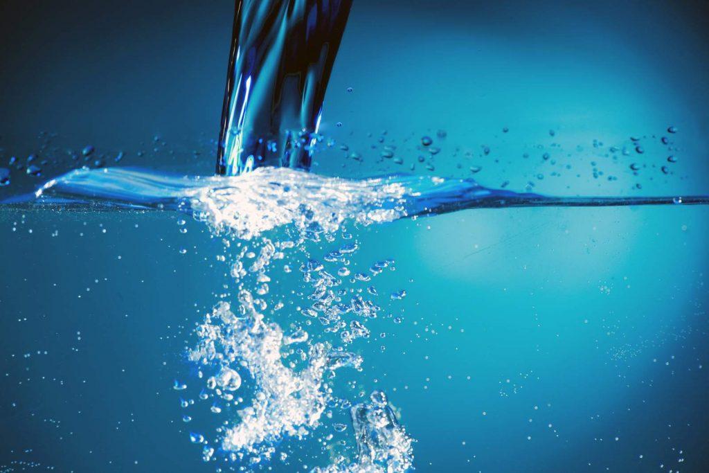 вода