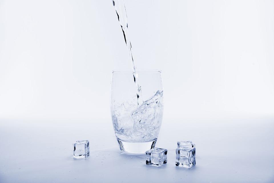 вода