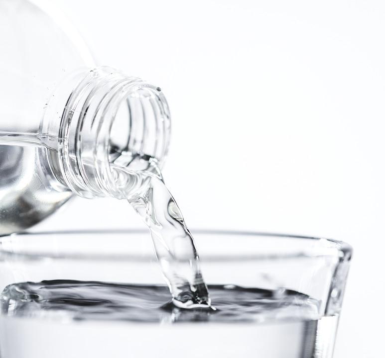 вода